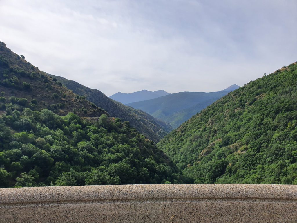 Die letzten Berge der Pyrenäen sind bezwungen Grandes Alpes